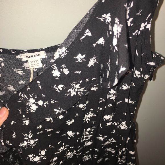 garage floral ruffle wrap romper - Picture 5 of 9